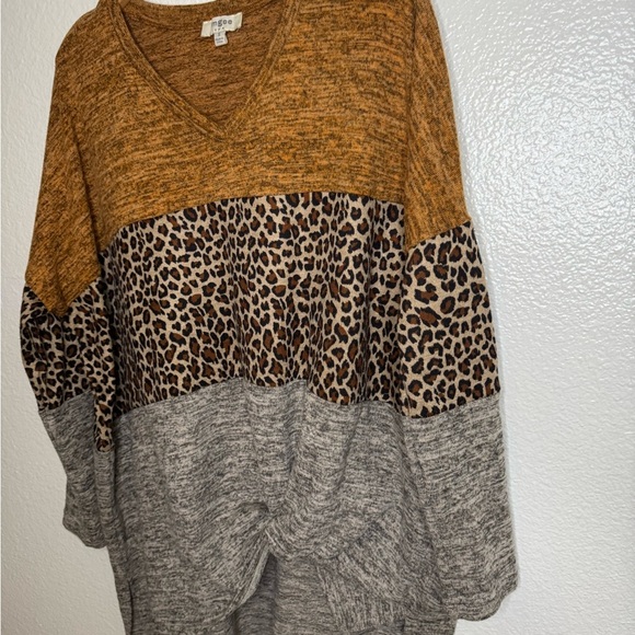 Umgee Animal Print Oversized Top - Size Small.  #127 - Picture 6 of 12